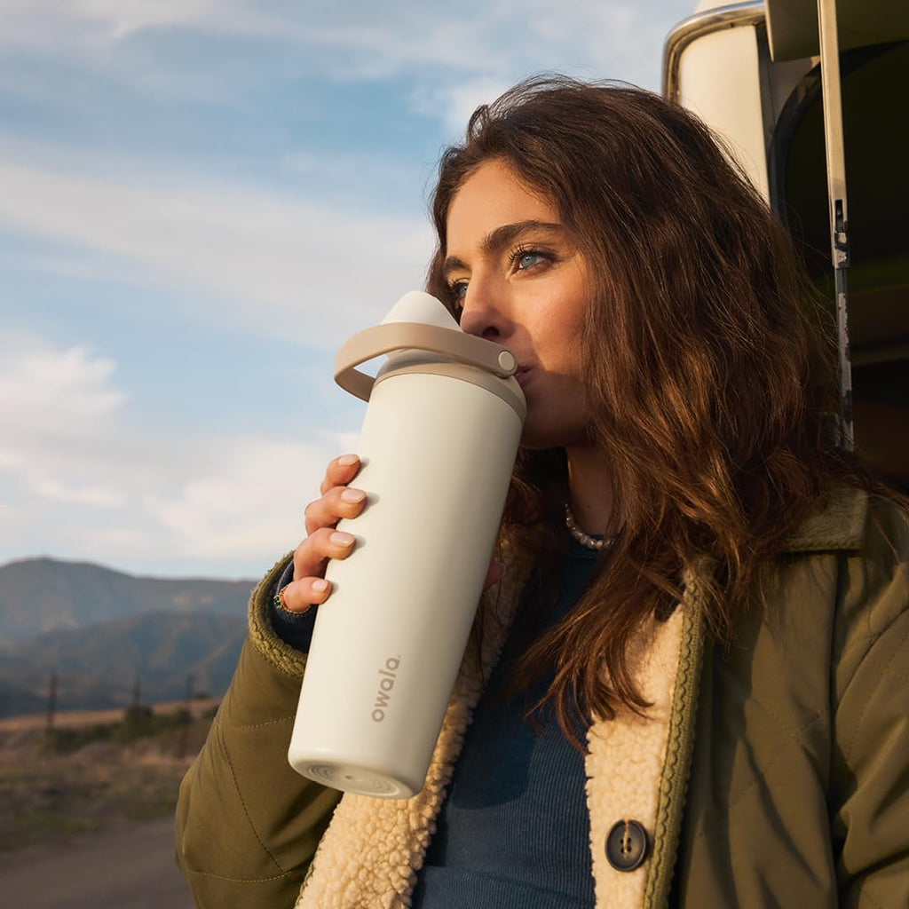 Owala FreeSip Sway Insulated Stainless Steel Water Bottle with Two-Way Spout, Built-In Straw and Bucket Handle, Made for Travel, School, and Sports, 30oz, BPA Free, Leak Proof, Pink Angel Food Cake